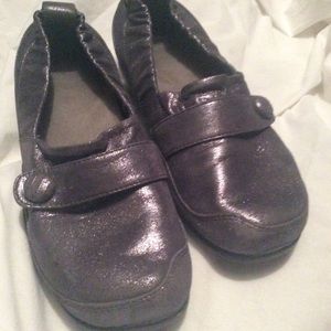 Dansko sz 8 Carol Pewter Loafers Great Condition